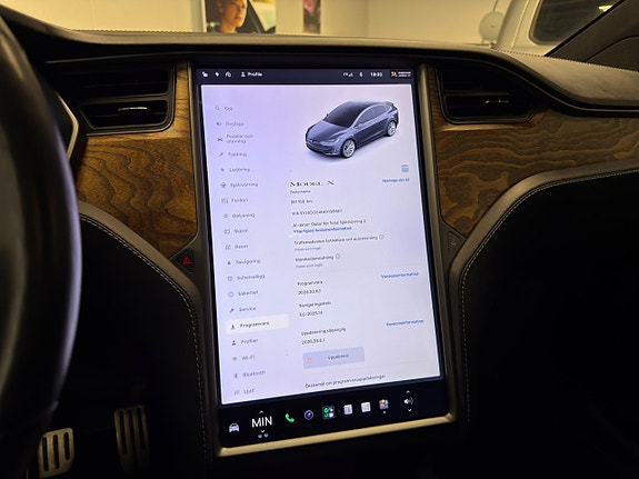 Tesla Model X 25 of 30