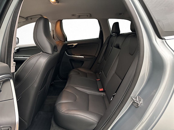 Volvo XC60 15 of 30