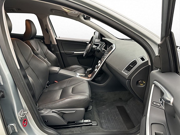 Volvo XC60 10 of 30
