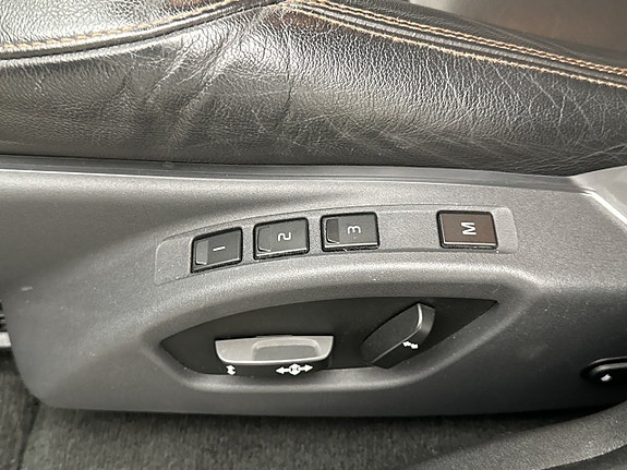 Volvo XC60 13 of 30