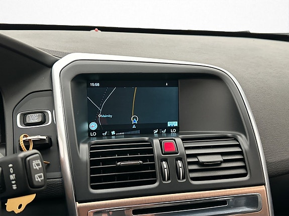Volvo XC60 14 of 30
