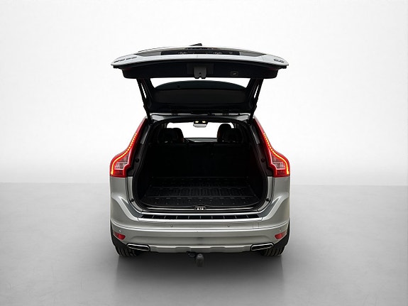 Volvo XC60 8 of 30