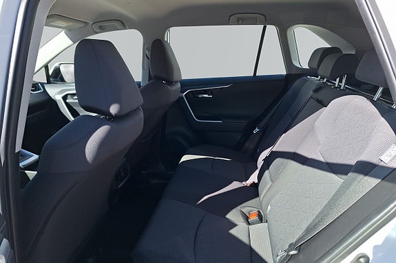 Toyota RAV4 12 of 20