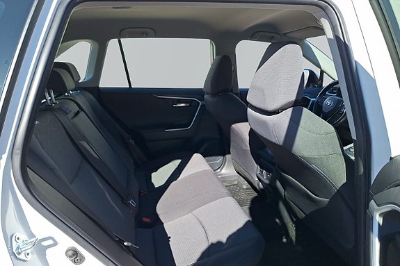 Toyota RAV4 8 of 20