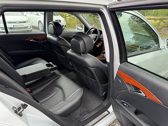 Mercedes-Benz E200 18 of 21