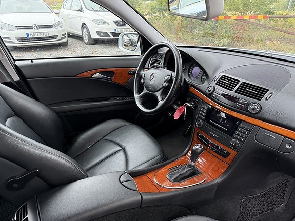 Mercedes-Benz E200 14 of 21