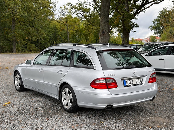 Mercedes-Benz E200 6 of 21