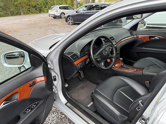 Mercedes-Benz E200 13 of 21