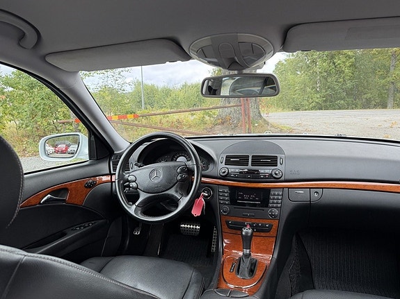Mercedes-Benz E200 10 of 21
