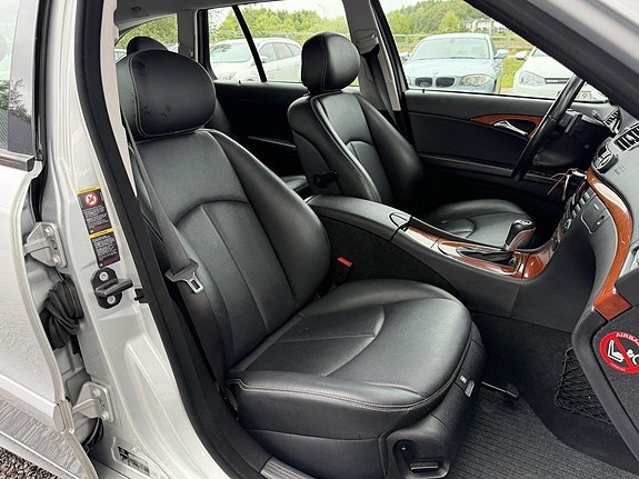 Mercedes-Benz E200 15 of 21