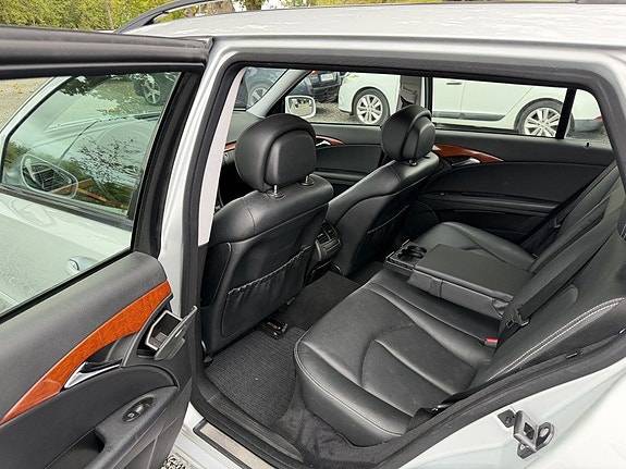 Mercedes-Benz E200 17 of 21