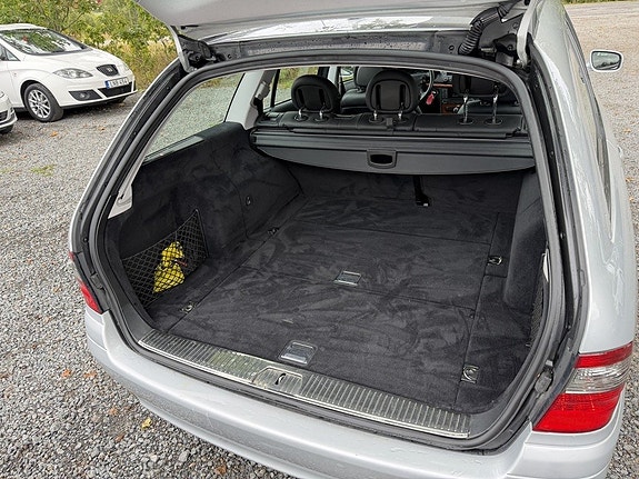 Mercedes-Benz E200 20 of 21