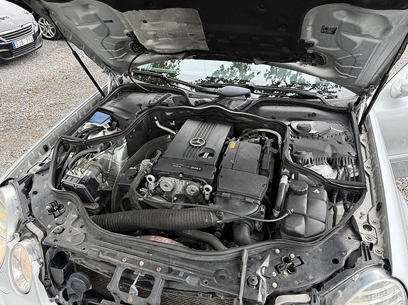 Mercedes-Benz E200 21 of 21