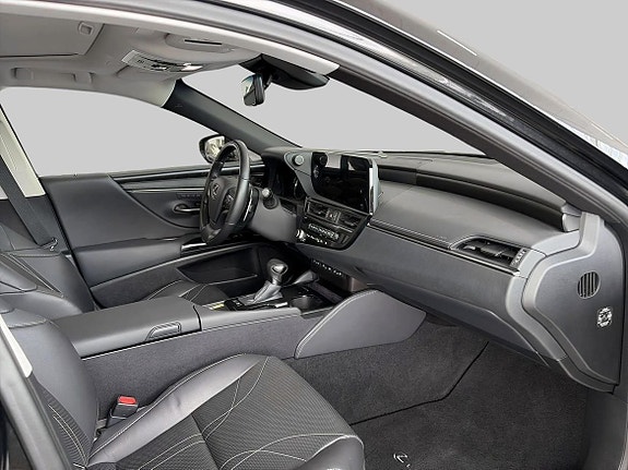 Lexus ES300h 8 of 13