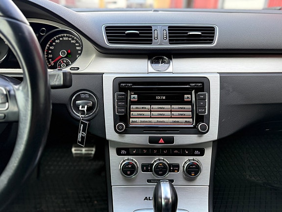 Volkswagen Passat Alltrack 12 of 24