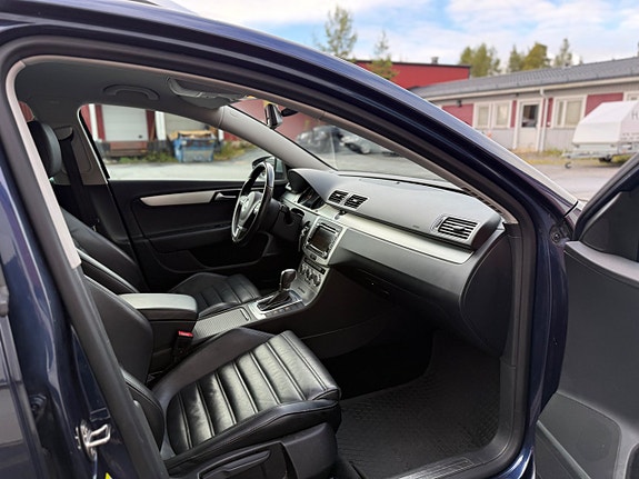 Volkswagen Passat Alltrack 14 of 24