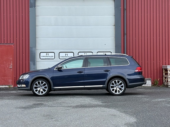 Volkswagen Passat Alltrack 2 of 24