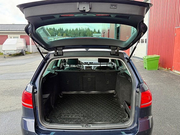 Volkswagen Passat Alltrack 19 of 24