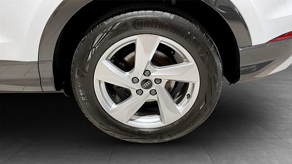 Audi Q3 6 of 13