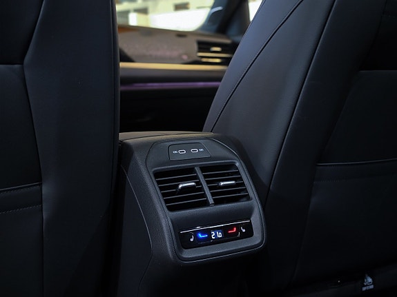 Volkswagen Passat 18 of 26