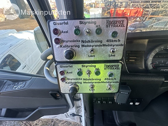 VOLVO FH16 6X4 specialbyggd tungdragare 13 of 27