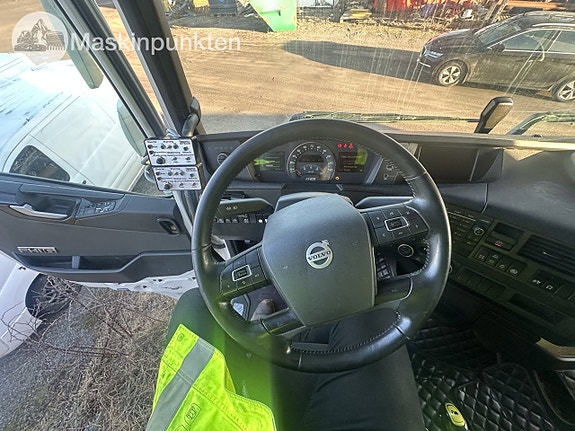 VOLVO FH16 6X4 specialbyggd tungdragare 11 of 27