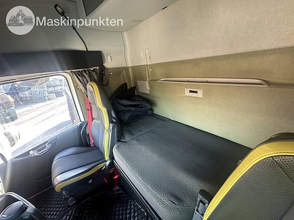 VOLVO FH16 6X4 specialbyggd tungdragare 25 of 27