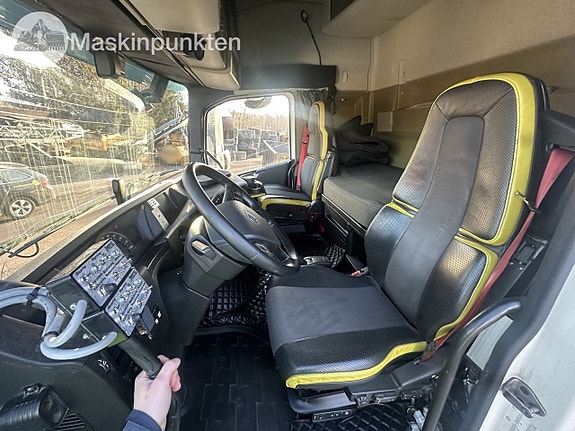 VOLVO FH16 6X4 specialbyggd tungdragare 10 of 27