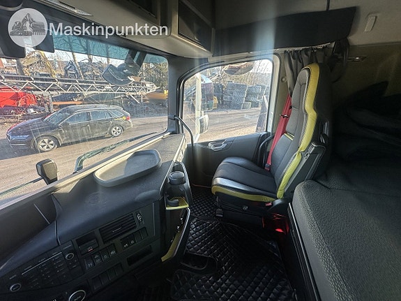 VOLVO FH16 6X4 specialbyggd tungdragare 23 of 27