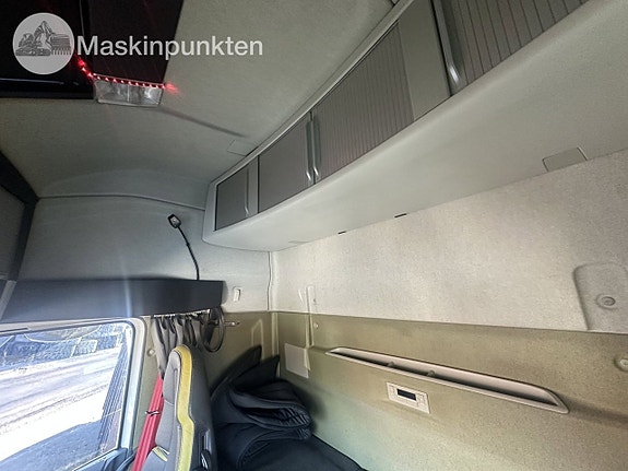 VOLVO FH16 6X4 specialbyggd tungdragare 26 of 27