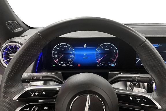 Mercedes-Benz GLB200 6 of 15