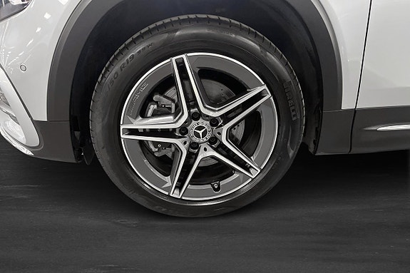 Mercedes-Benz GLB200 12 of 15