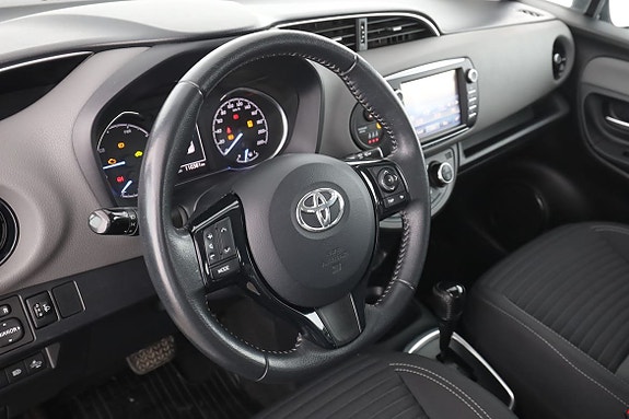 Toyota Yaris 12 of 30
