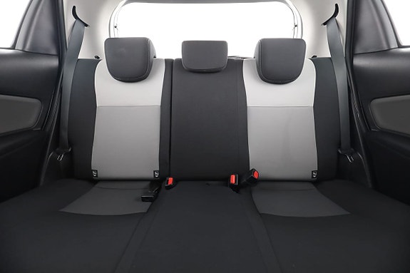 Toyota Yaris 16 of 30