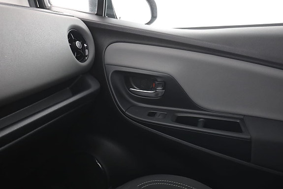 Toyota Yaris 30 of 30