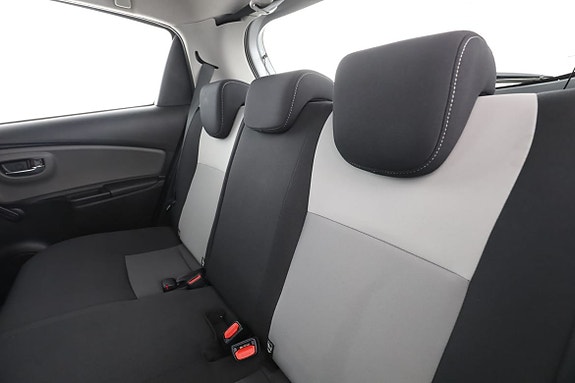 Toyota Yaris 15 of 30