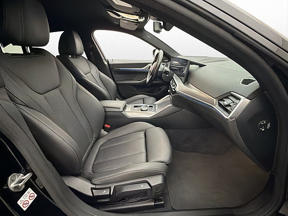 BMW i4 28 of 30