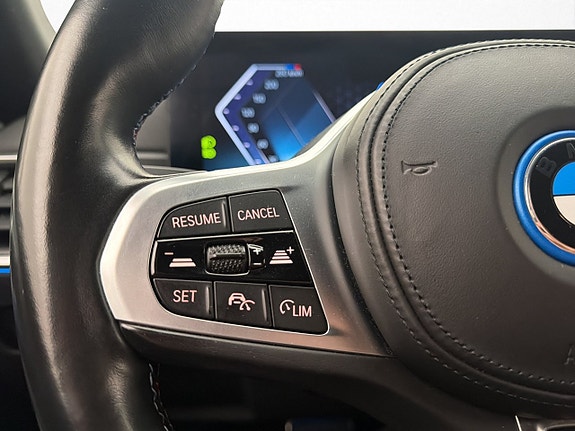 BMW i4 16 of 30
