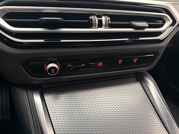 BMW i4 26 of 30