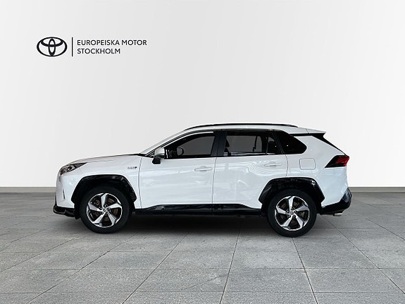 Toyota RAV4 4 of 11