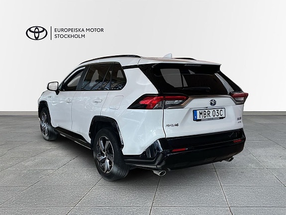 Toyota RAV4 3 of 11