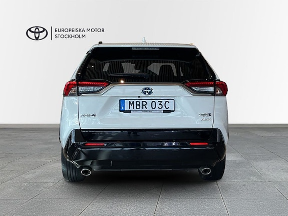 Toyota RAV4 5 of 11