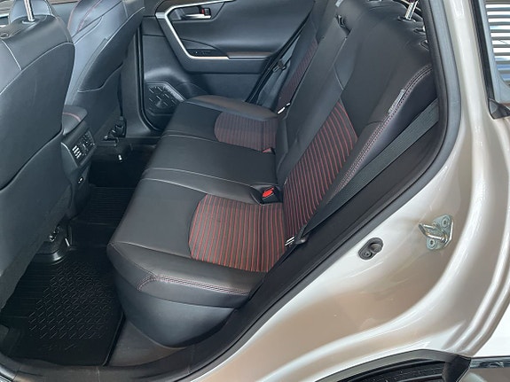 Toyota RAV4 8 of 11