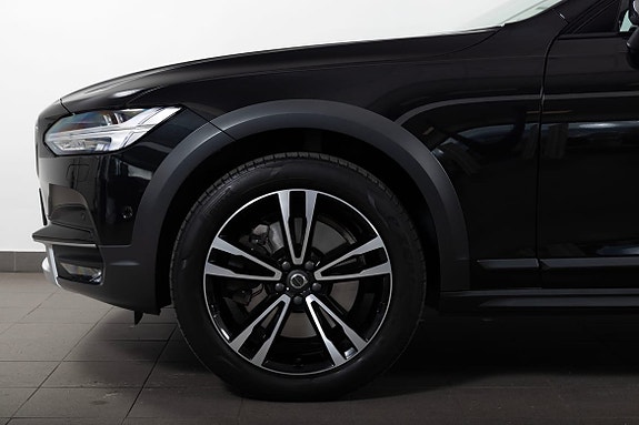 Volvo V90 Cross Country 4 of 25