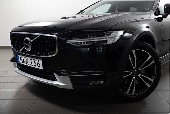 Volvo V90 Cross Country 10 of 25