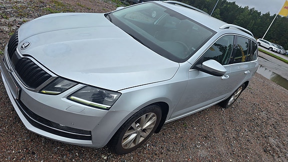 Skoda Octavia 2 of 11