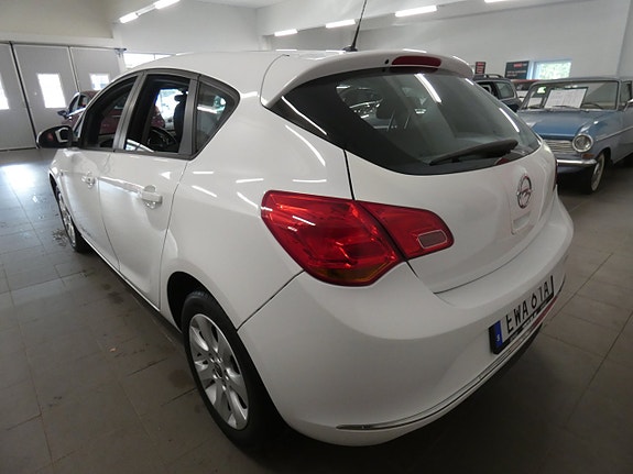 Opel Astra 4 of 16