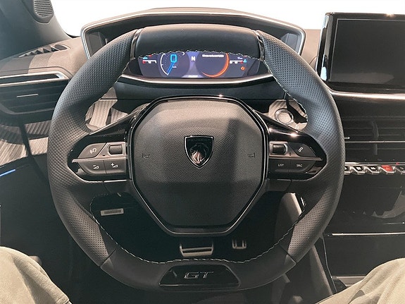 Peugeot 2008 2 of 10