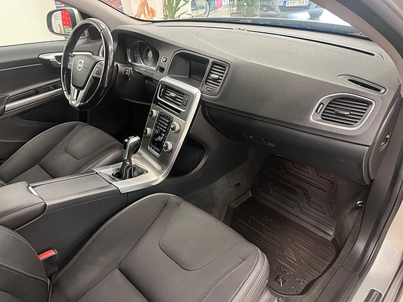 Volvo V60 12 of 18
