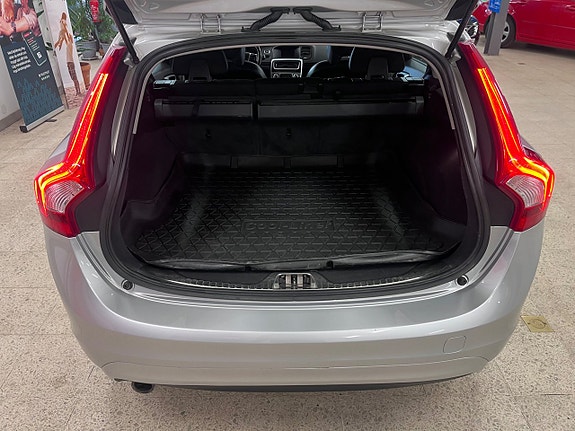 Volvo V60 10 of 18